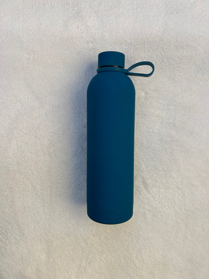 Double walled sports water bottle with strong silicon holder