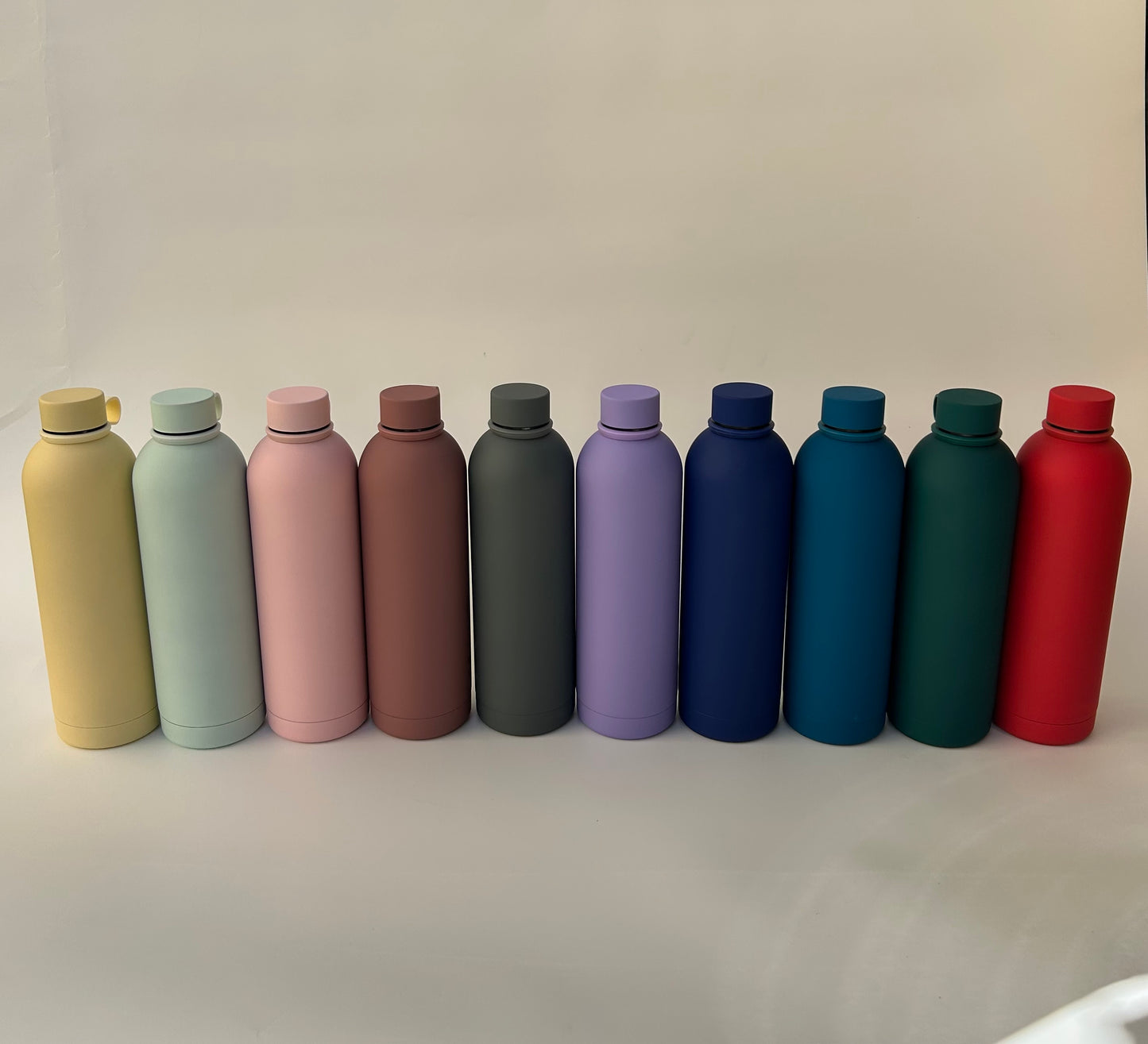 Double walled sports water bottle with strong silicon holder