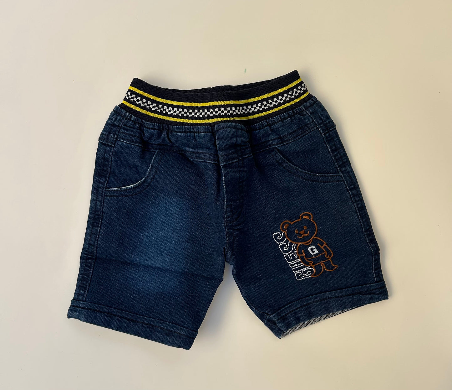Round neck t-shirt with jeans short